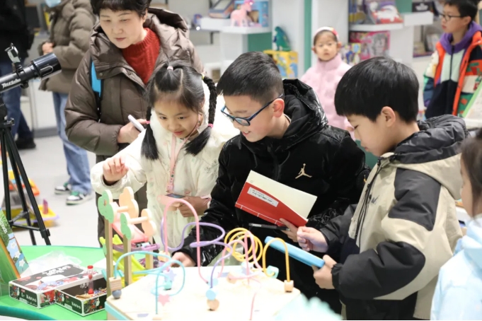 助力兒童友好 玩轉(zhuǎn)筆尖精彩丨北侖區(qū)小學(xué)生寒假研學(xué)走進(jìn)貝發(fā)